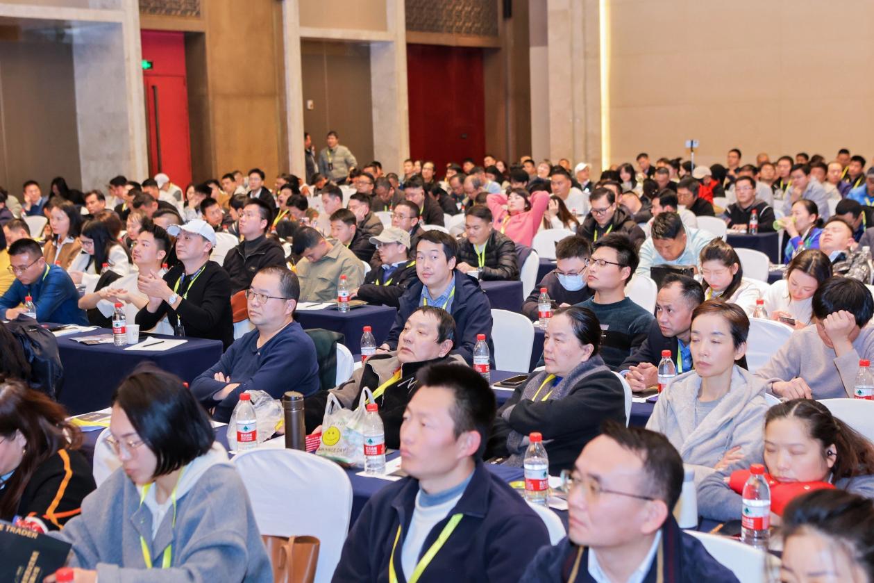 EagleTrader武汉签约大会完美收官!500+交易员共鉴历史性时刻!-第18张图片-EagleTrader EagleTrader武汉签约大会完美收官!500+交易员共鉴历史性时刻!-第18张图片-EagleTrader