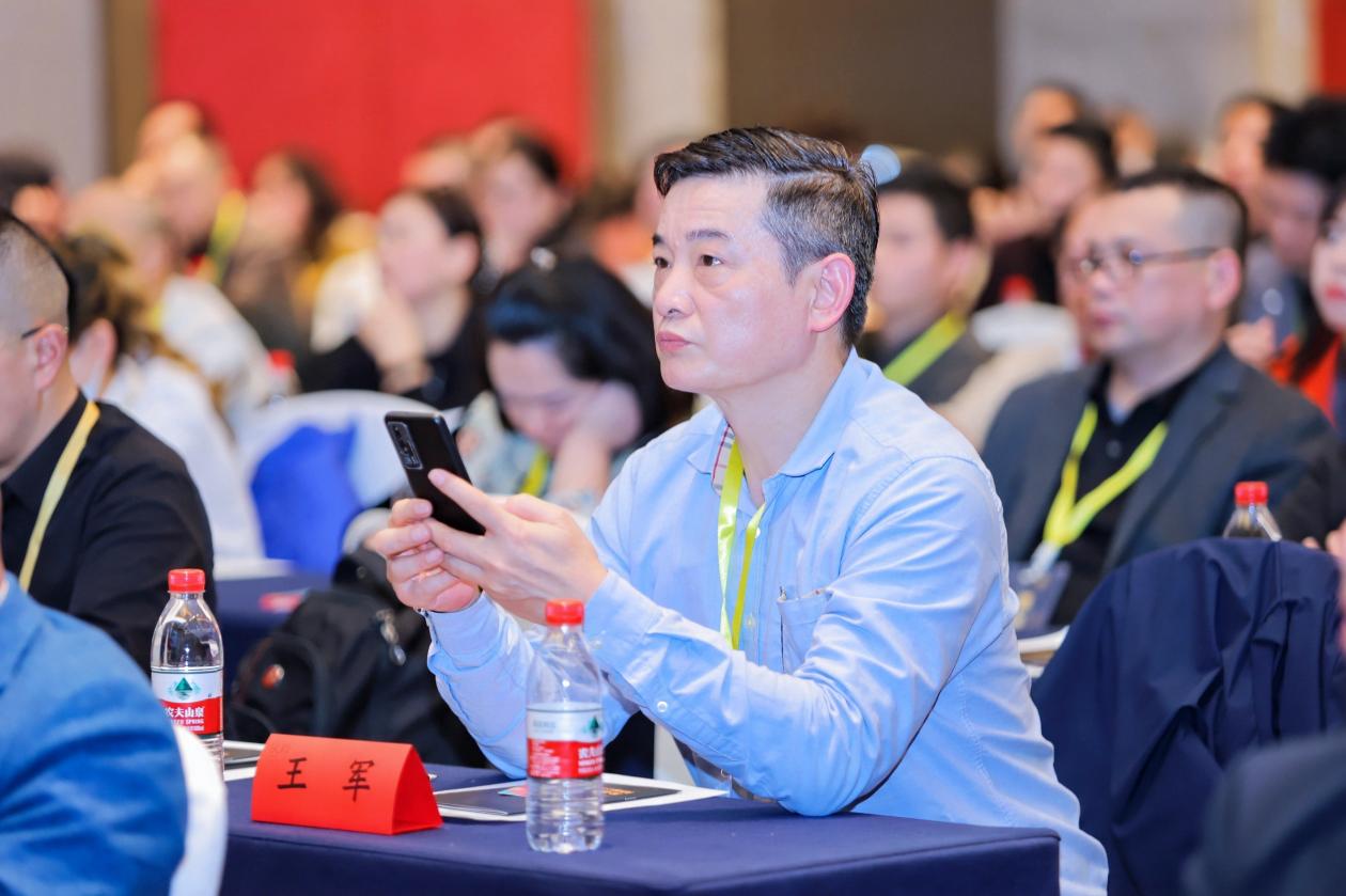 EagleTrader武汉签约大会完美收官!500+交易员共鉴历史性时刻!-第10张图片-EagleTrader EagleTrader武汉签约大会完美收官!500+交易员共鉴历史性时刻!-第10张图片-EagleTrader